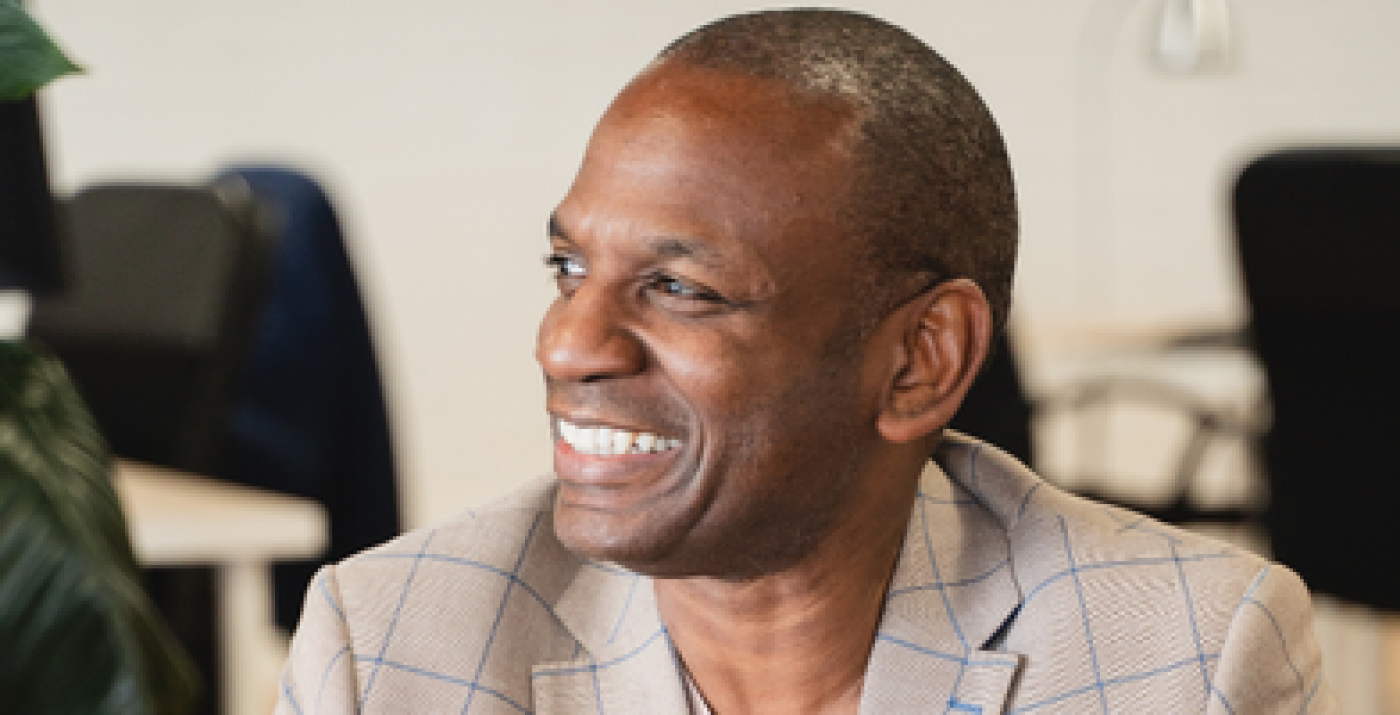 government back-image